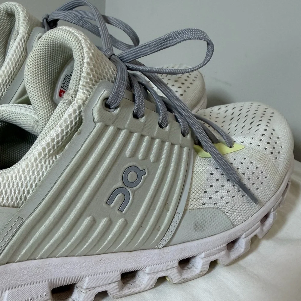 On Running On Cloud Women's 10 Cloudswift Cream and Yellow Sneakers
